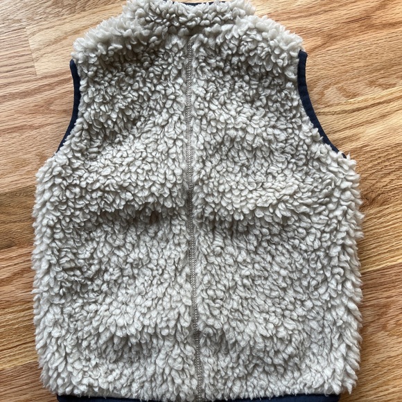 Patagonia Vest Kids 12-18 months-Retro-X Tan and Navy Fleece Zip Up - Picture 2 of 6